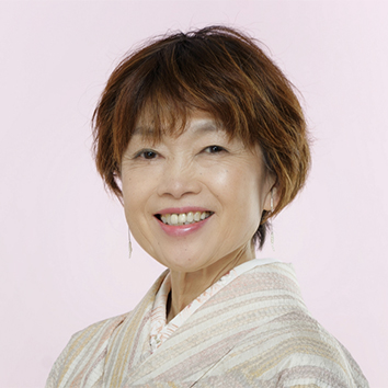栗山靖子氏